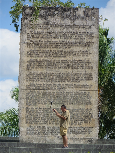 che guevara santa clara monument vagamundo361