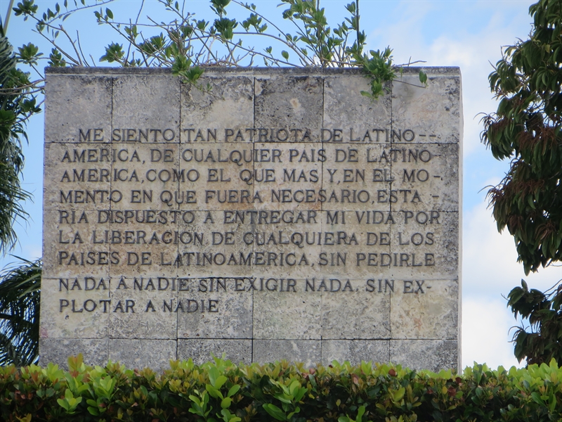 che guevara santa clara monument vagamundo361